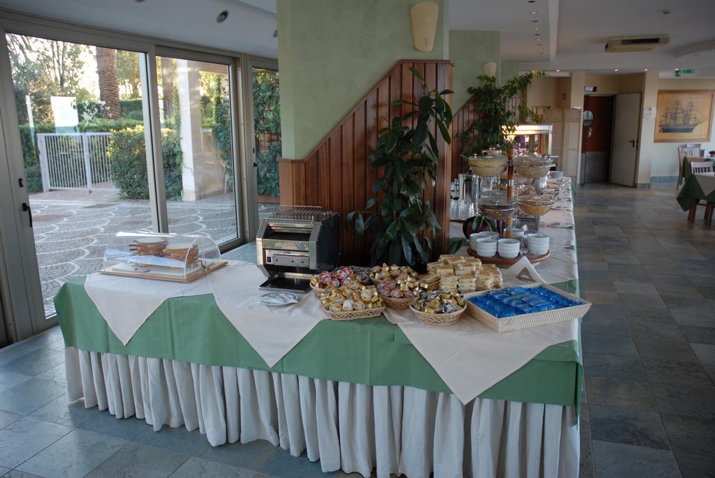 Grand Hotel L'Approdo Terracina Kültér fotó