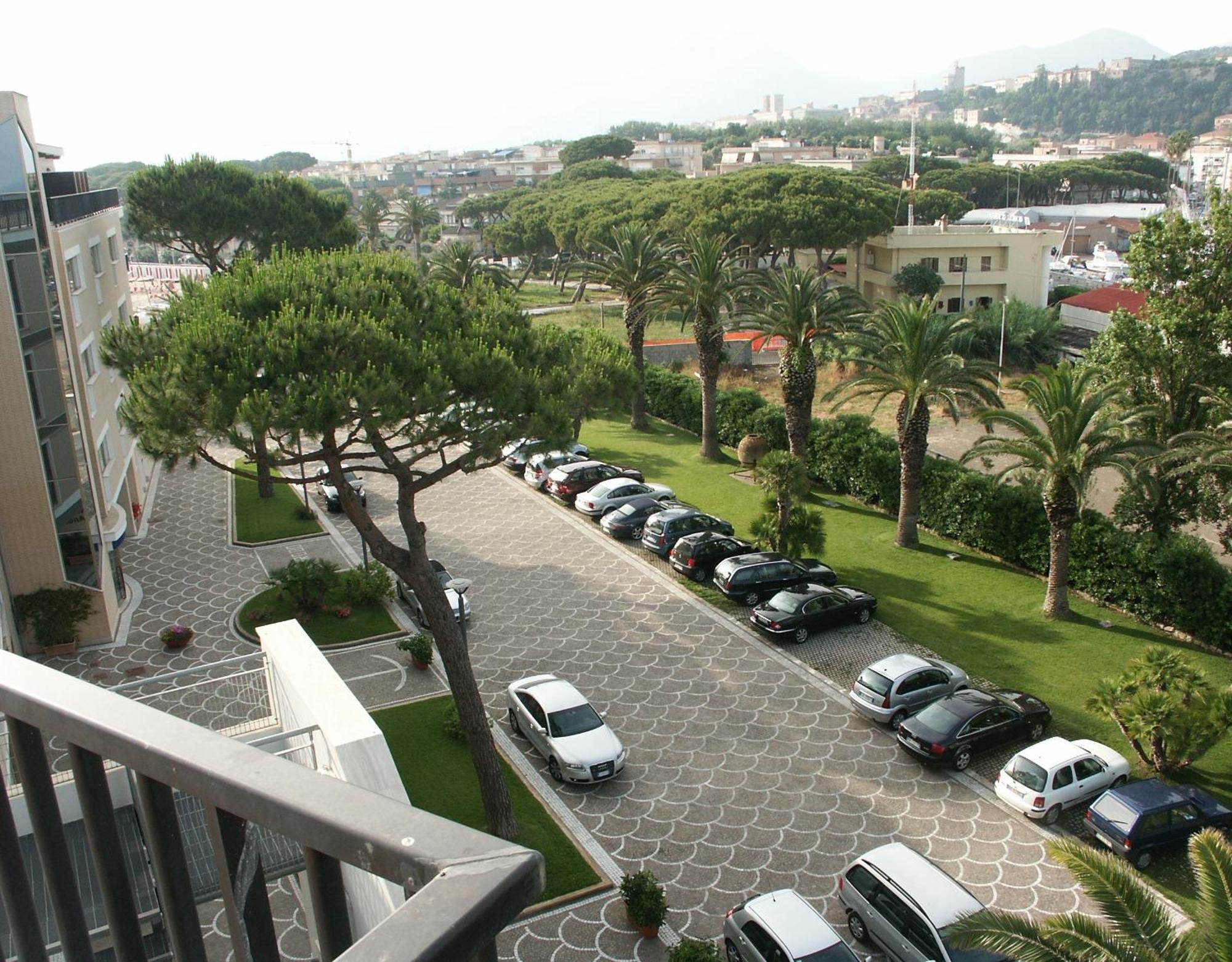 Grand Hotel L'Approdo Terracina Kültér fotó